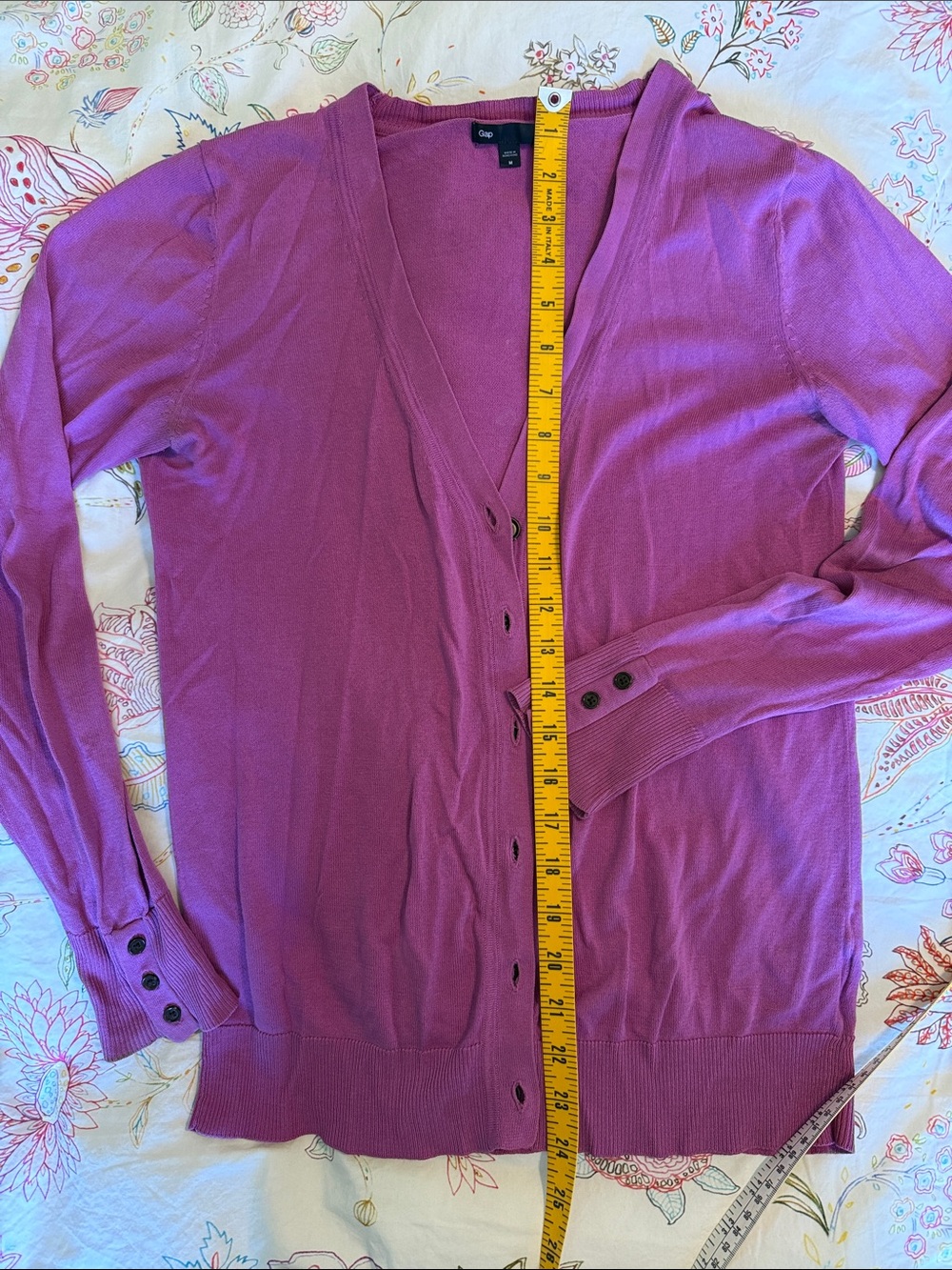 Vintage GAP Women's Raspberry Button-Front V-Neck Cardigan - Picture 5 of 7
